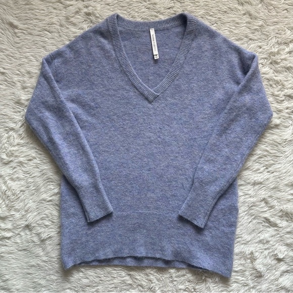 Aritzia The Group Babaton Sweater Alyssa V-neck Long Sleeve Alpaca Wool Blend XS - Picture 1 of 12